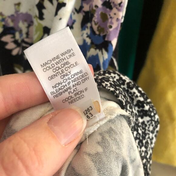 J Jill Black & Purple Floral Sleeveless Tunic Top Womens MP Blouse Sleeveless - Picture 6 of 8